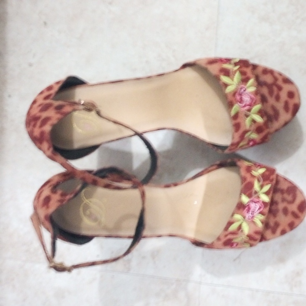 D's cheetah print with Roses - Picture 4 of 4